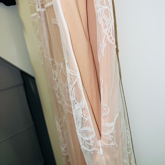 Cinq a sept lace nude dress - Picture 4 of 16